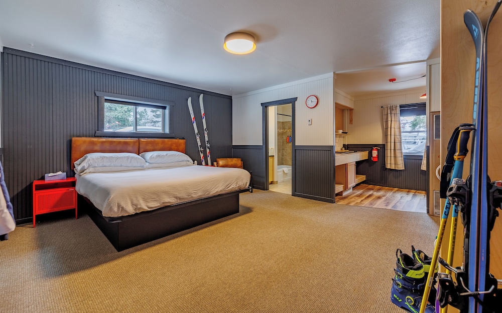 THE RED LODGE INN 13/50