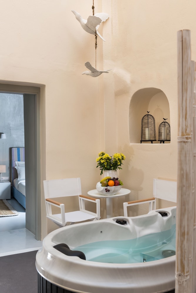 Mythical Blue Luxury Suites 31/50