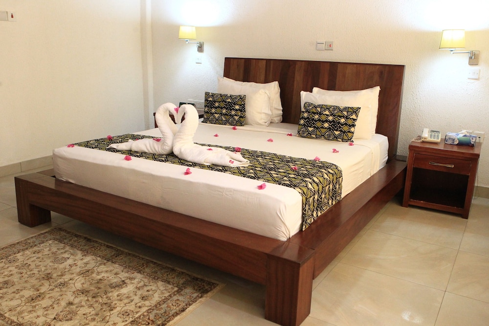 COCONUT GROVE BEACH RESORT 13/66