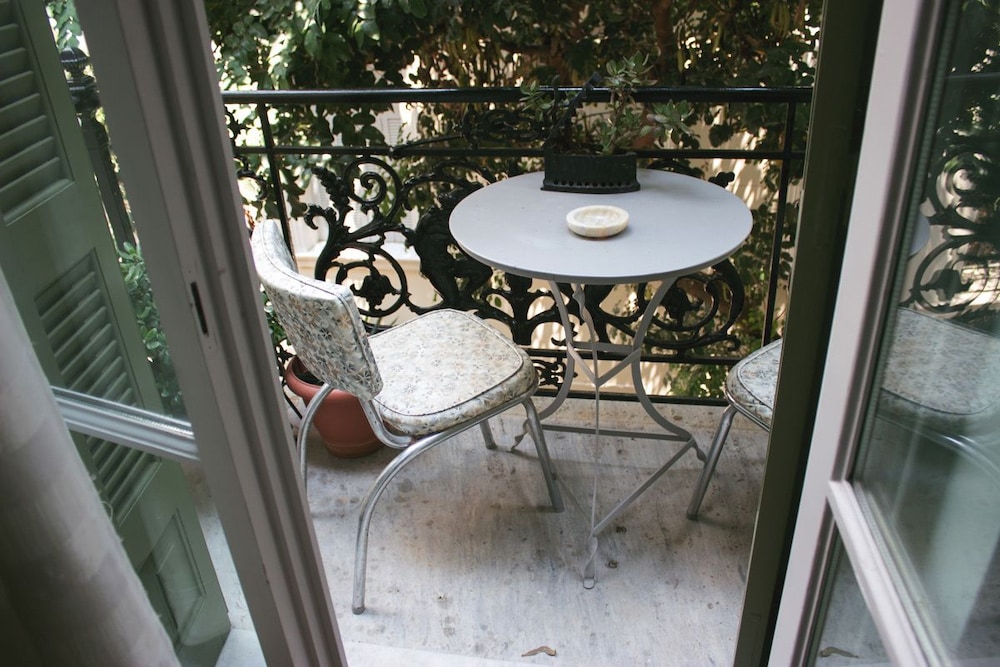 Athens Quinta 26/27