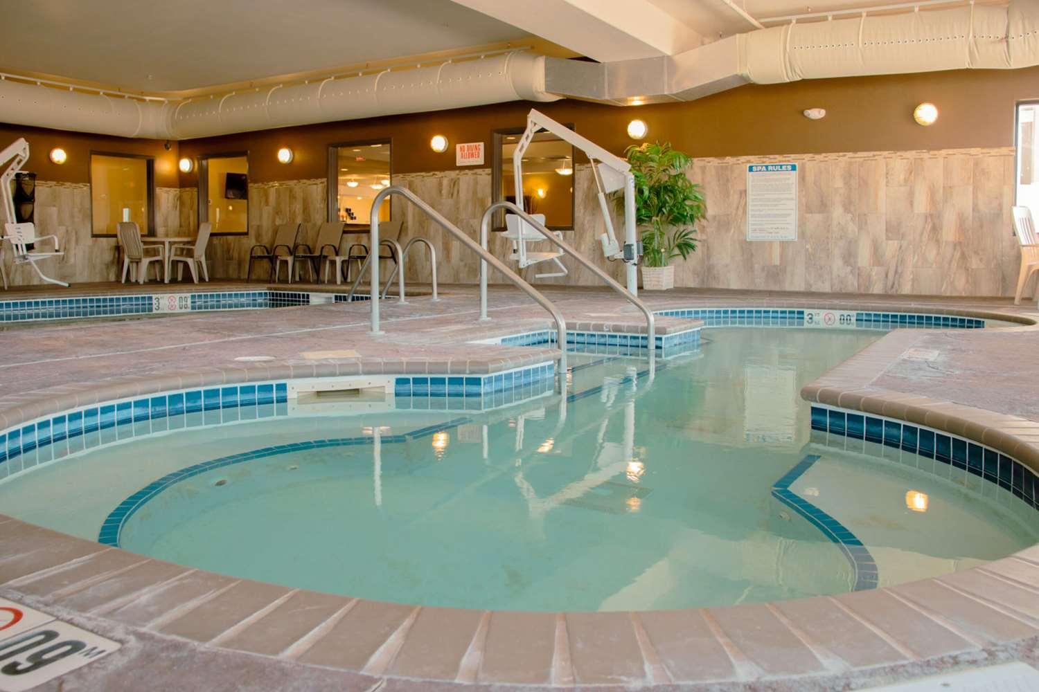 Comfort Inn & Suites Grand Forks near Alerus Center 17/27