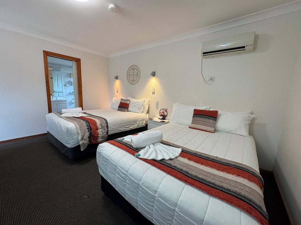 KARUAH MOTOR INN 44/59