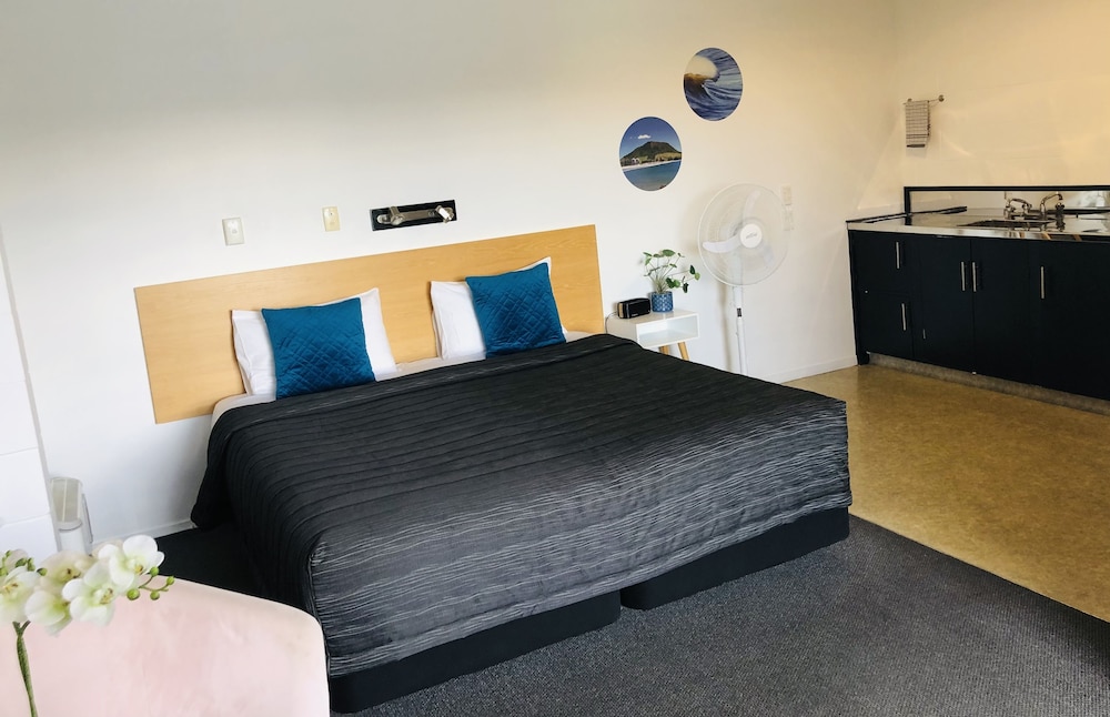 Blue Haven Motel 25/50