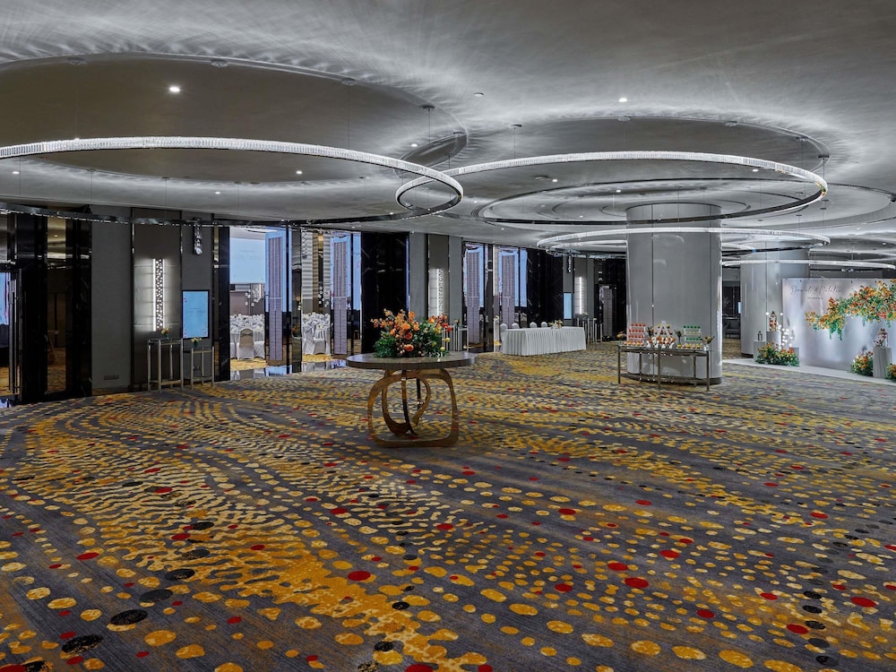 Pullman Kuala Lumpur City Centre Hotel and Residences 66/75