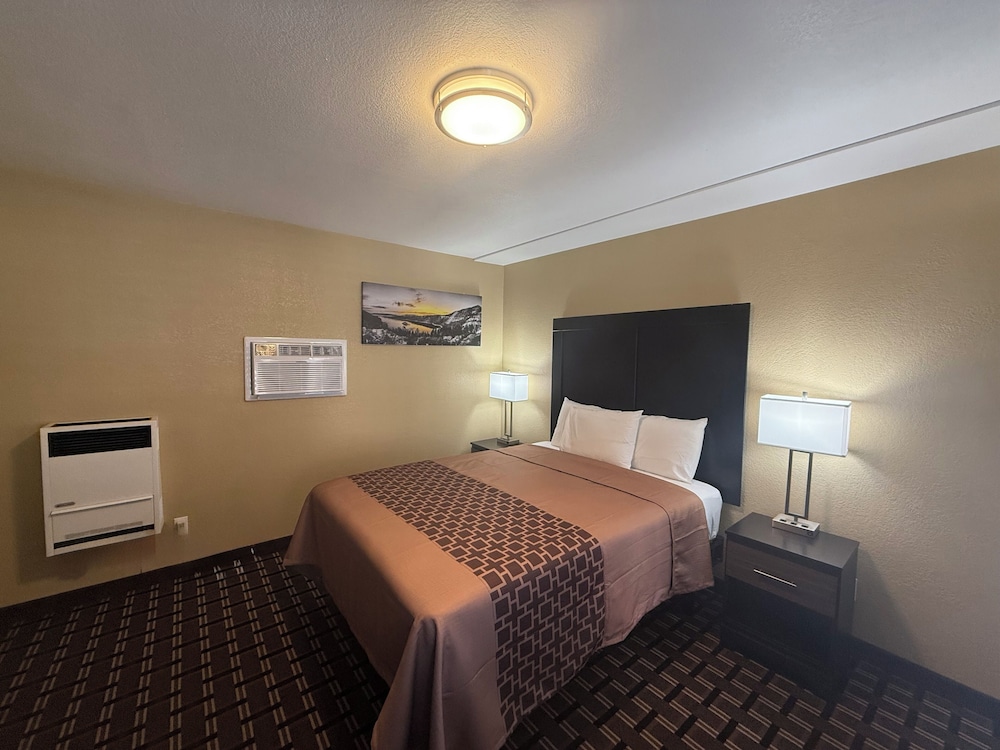 Pinewood Inn 43/55