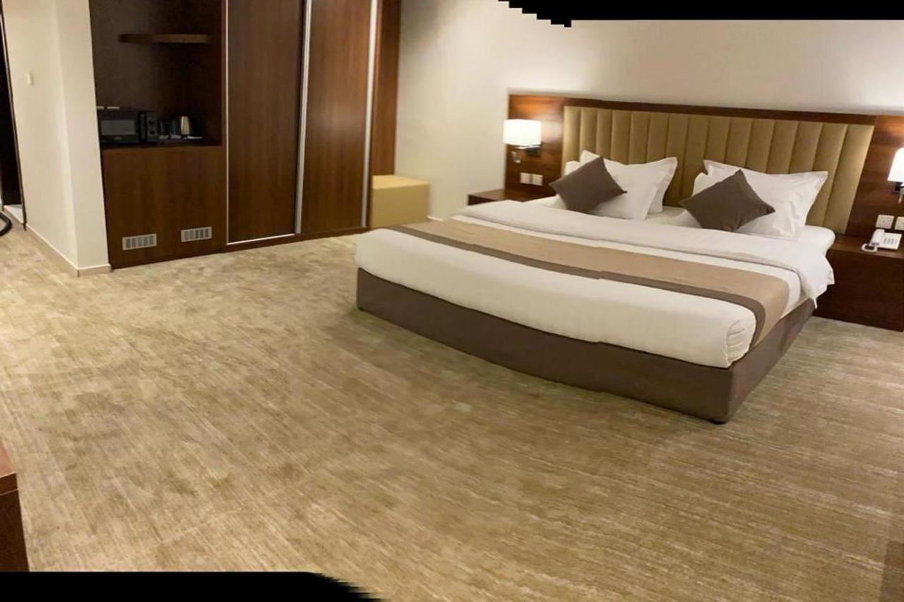 Executive Suites Serviced Apartments 10/24