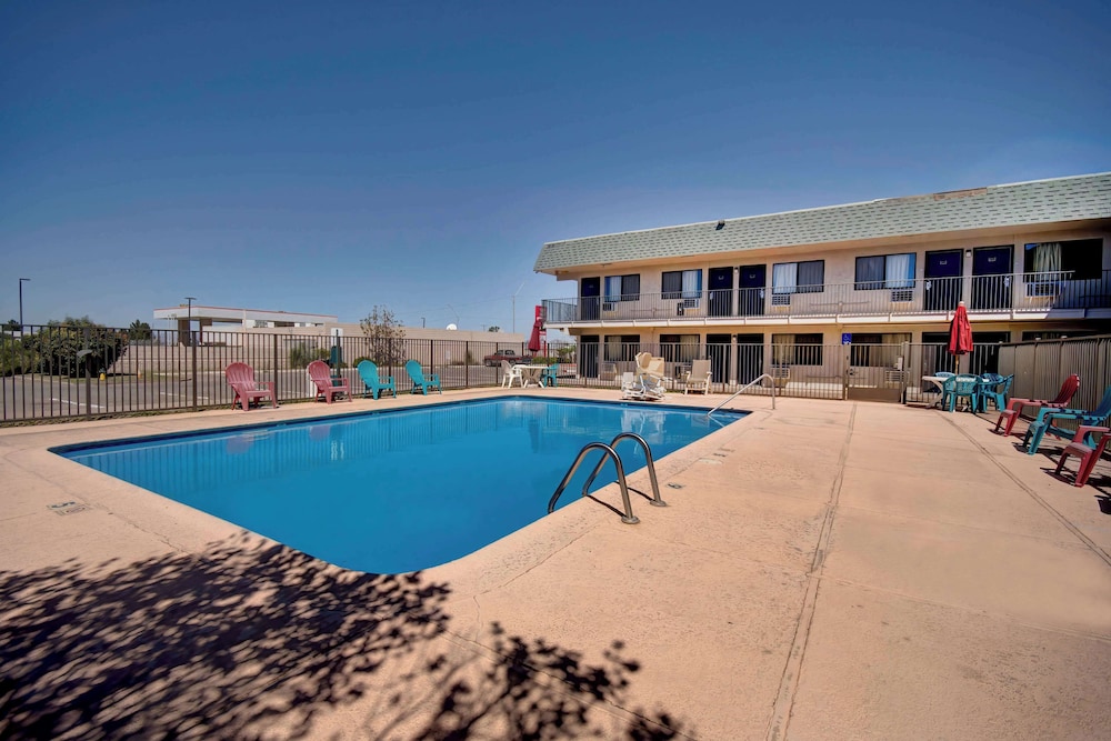 Motel6 Douglas, AZ 52/59