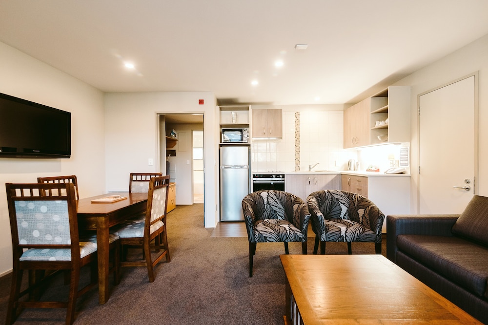 Garden Court Suites And Apartments 33/75