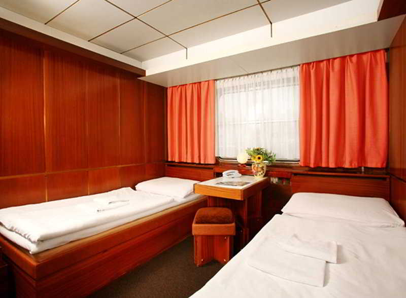 BOTEL ALBATROS 18/50
