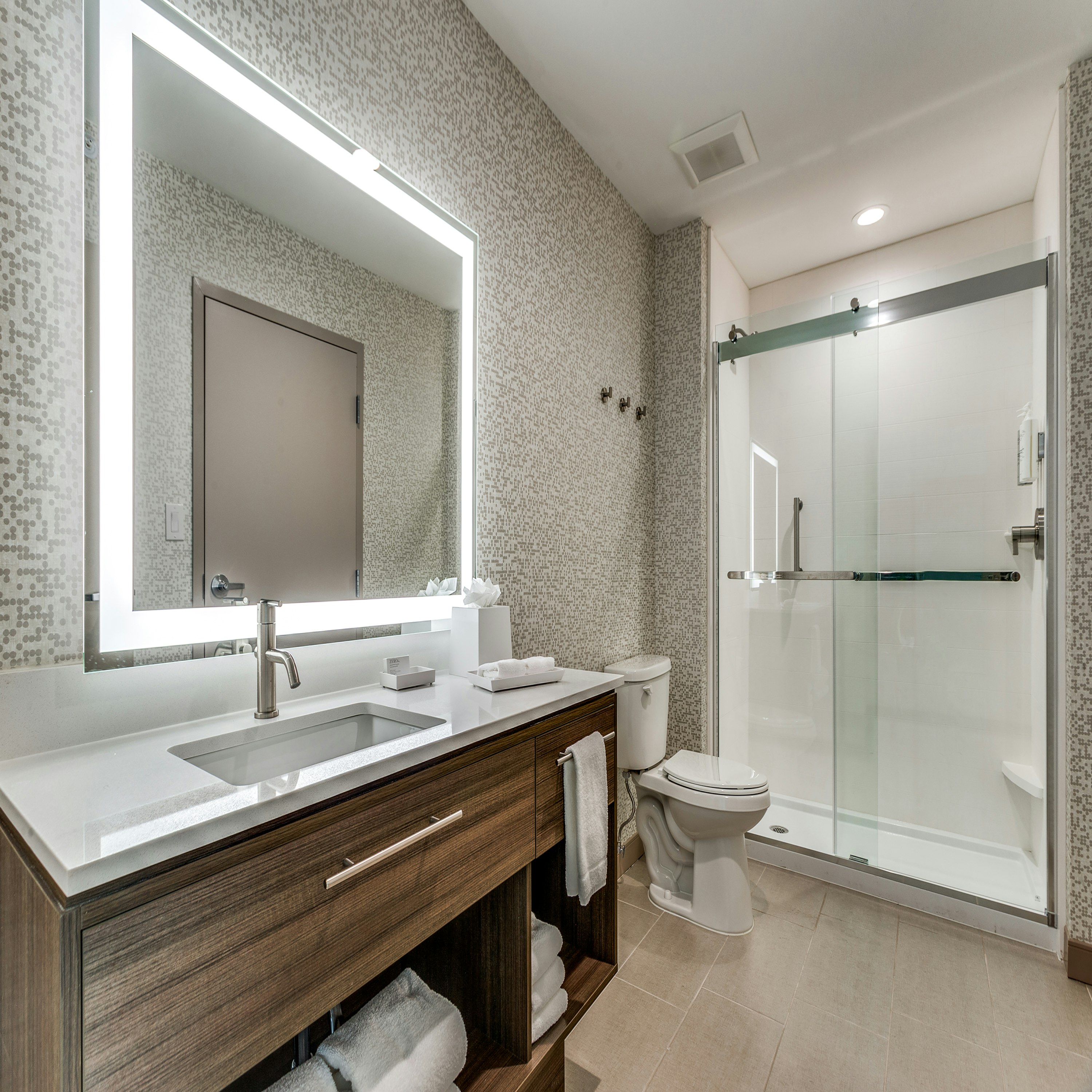 1 BEDROOM, SUITE, KING BED