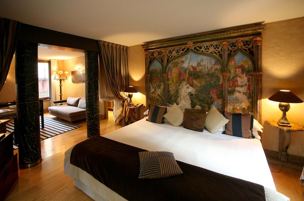 Cour des Loges Lyon, A Radisson Collection Hotel 11/79