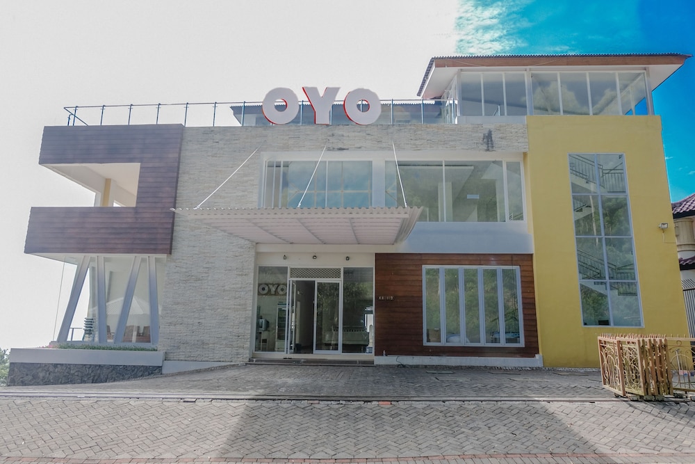Hotel O Batu near Jatim Park formerly Villa Bukit Panderman Residence 6/49