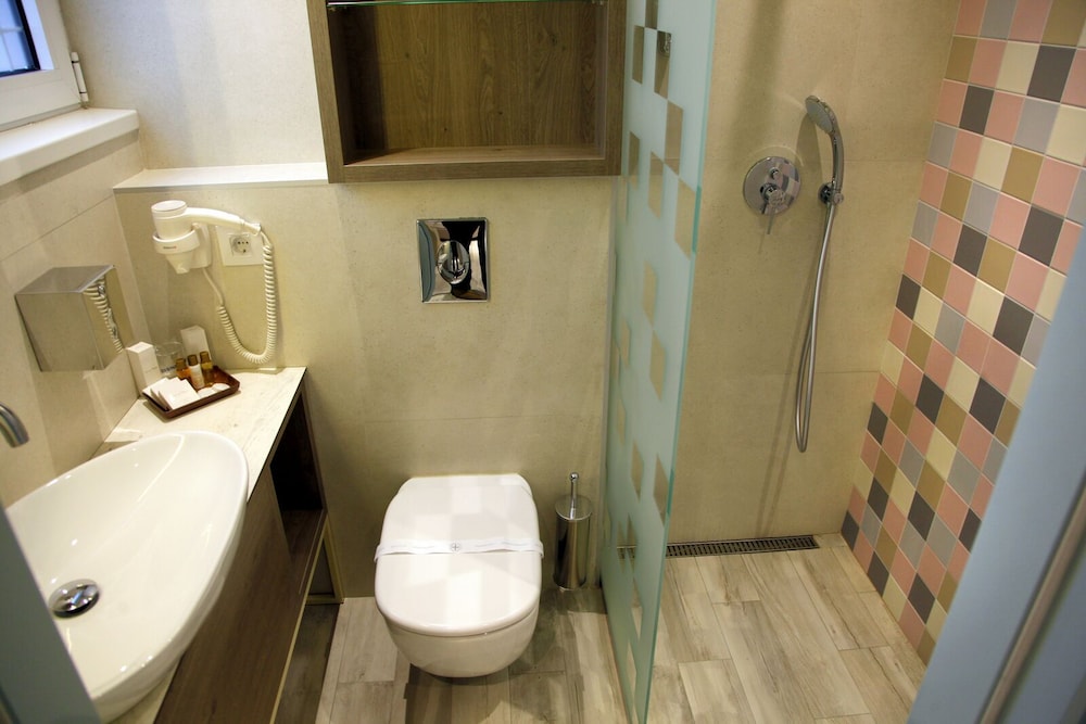 Garni Hotel D10 63/66