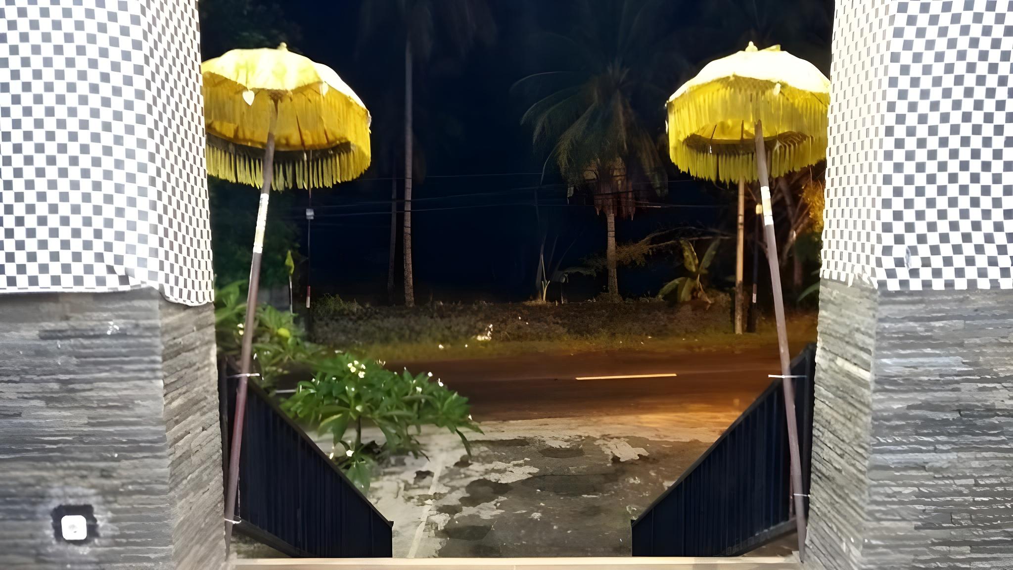 Bali De Anyer Hotel and Restaurant 10/25
