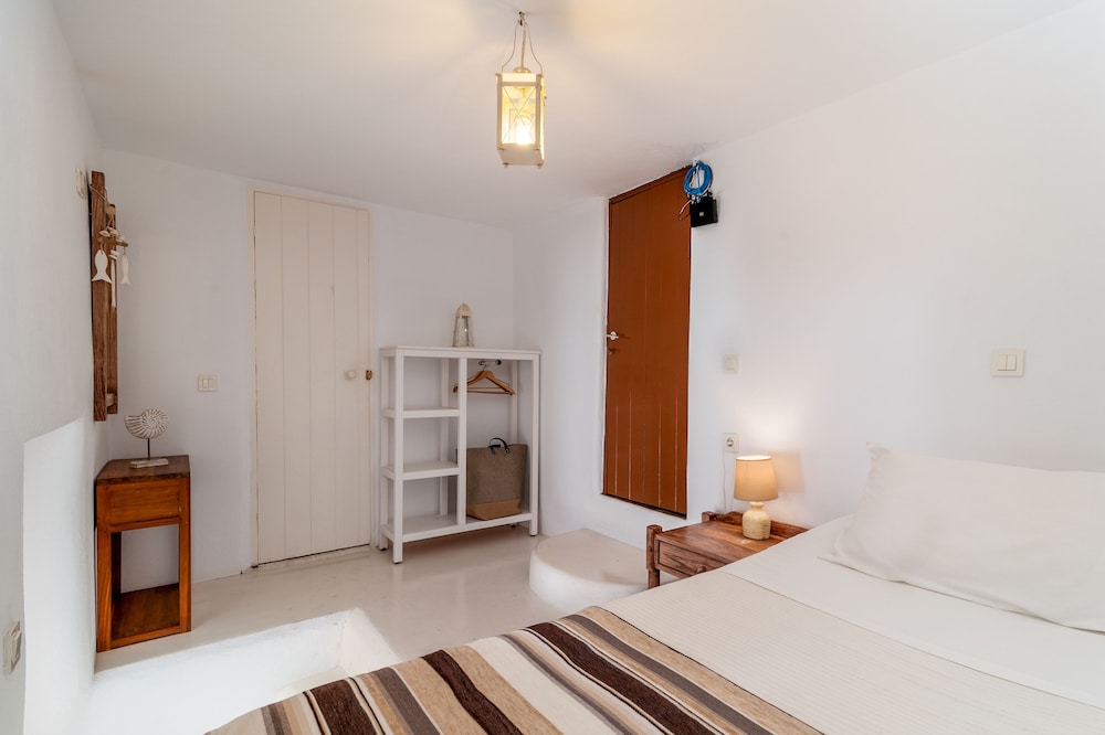 White, House, Double and Twin Beds