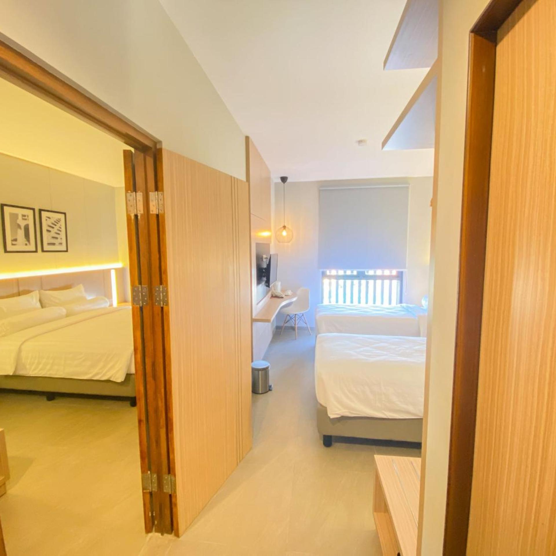 Front One King Hotel Tuban 67/68