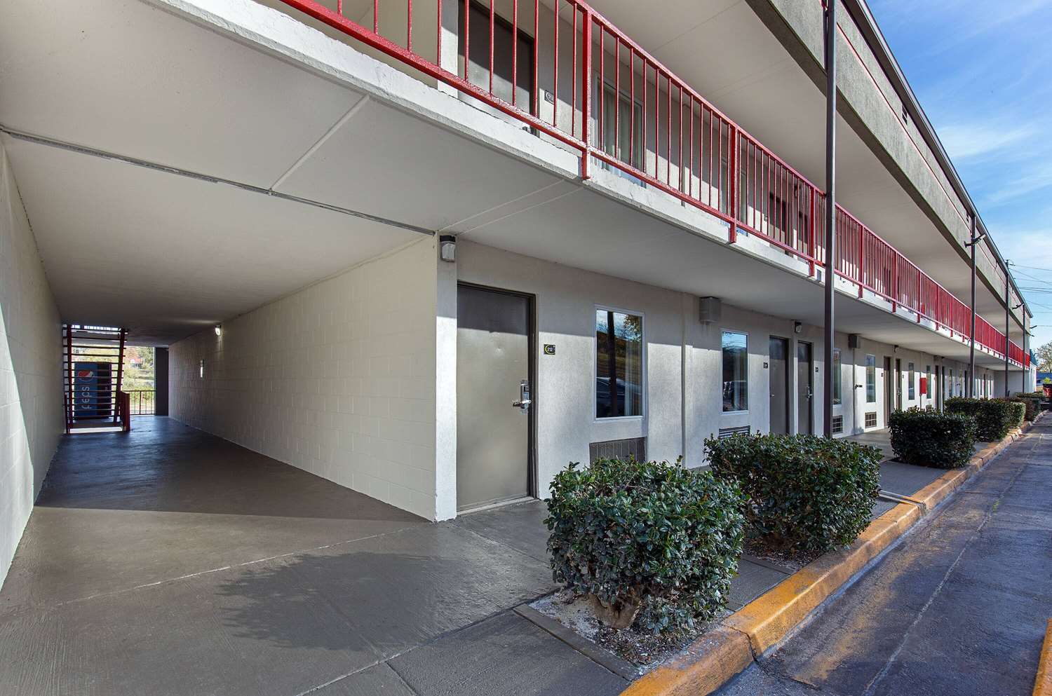Super 8 By Wyndham Kingsport 2/25