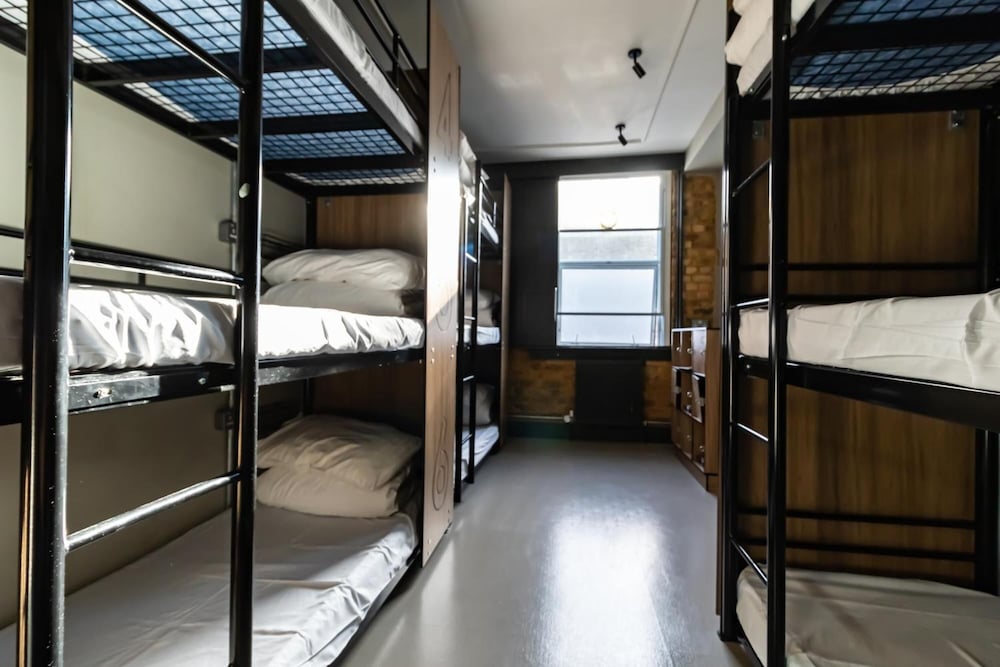 MIXED DORM, 9 BEDS