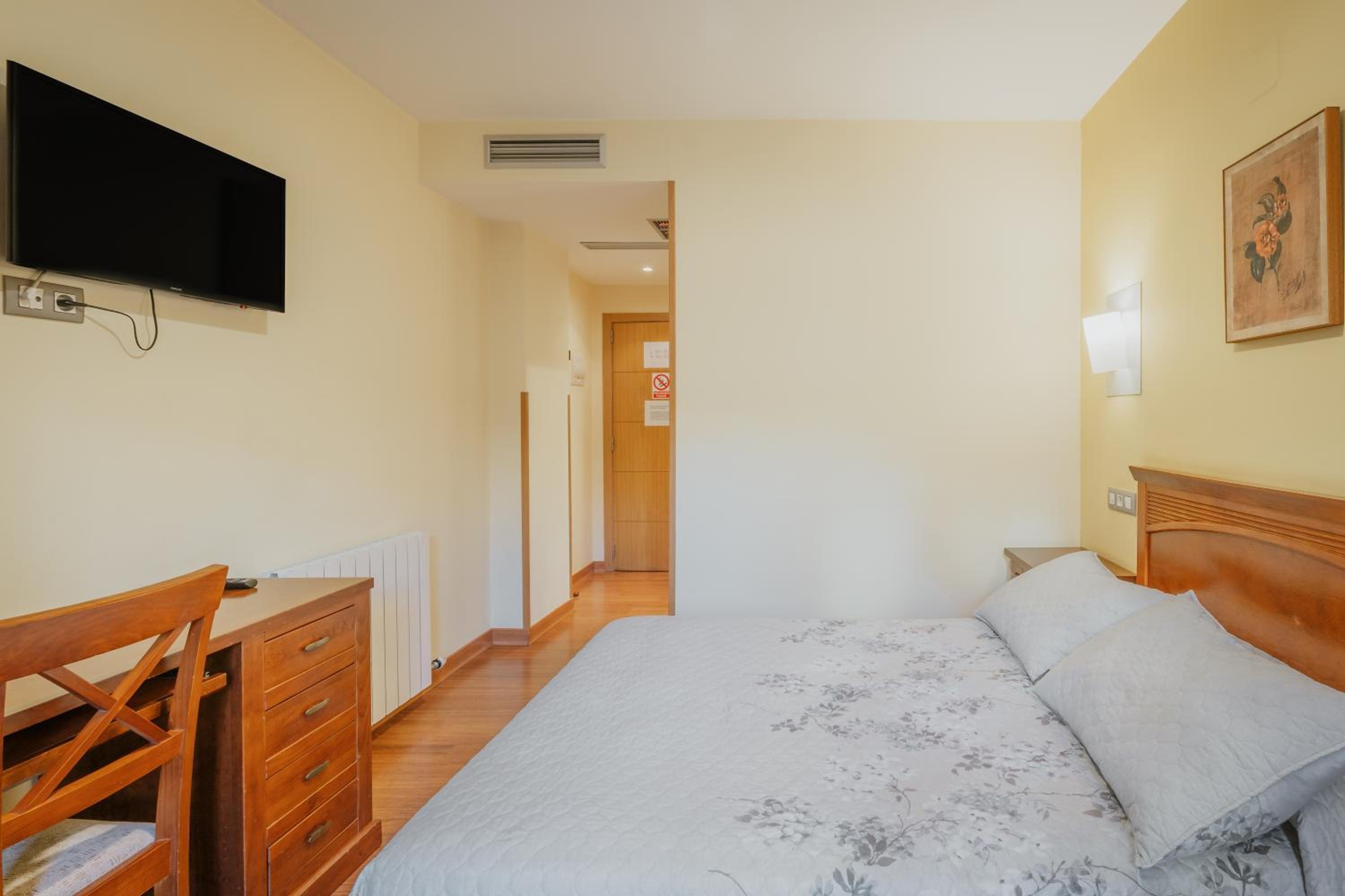 Hotel Reina Isabel 26/57