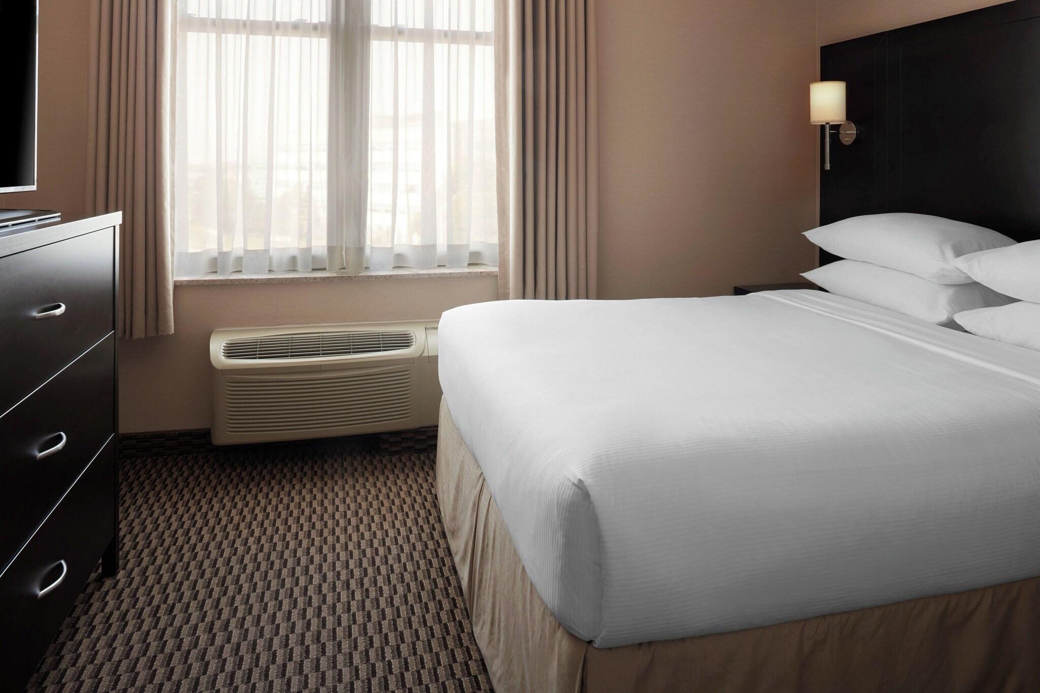 جناح بسرير كوين، Delta Hotels by Marriott Guelph Conference Centre 3/6