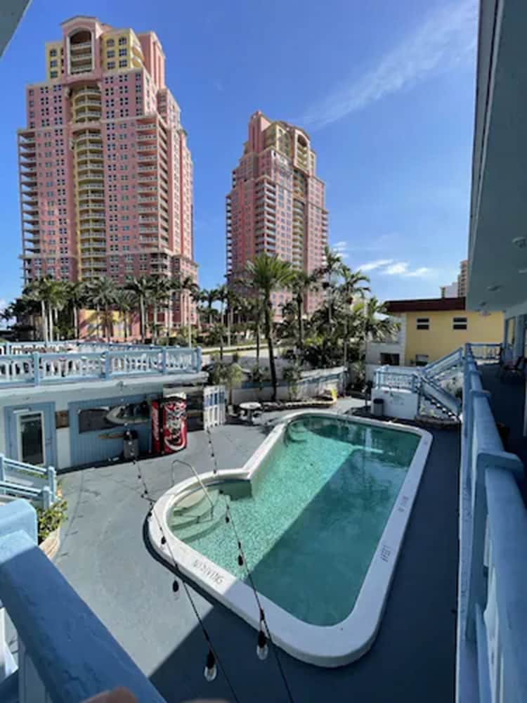 Hotel Motel Lauderdale Inn 21/24