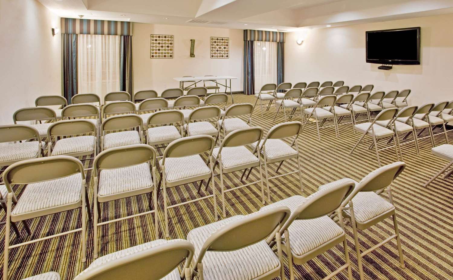 La Quinta Inn & Suites by Wyndham Fowler 52/61