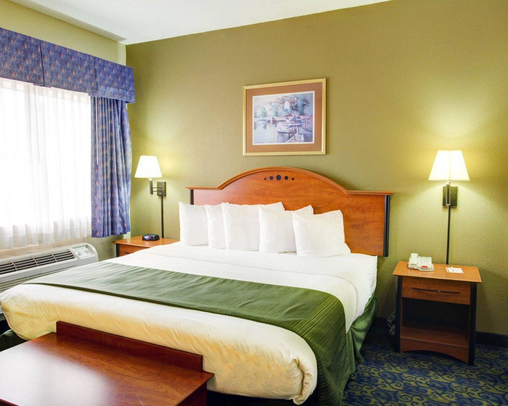 ROOM, KING BED