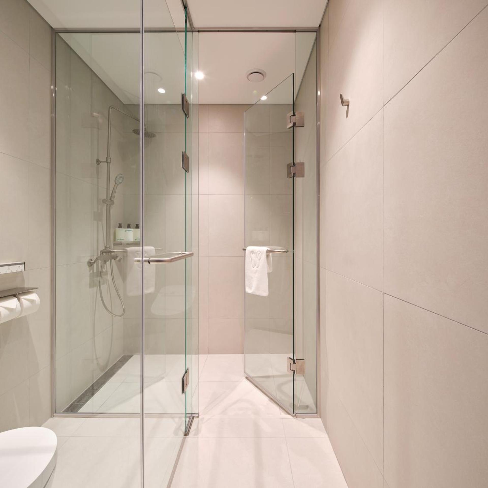 غرفة بريميير عائلية بسريرين منفصلين، Stanford Hotel Myeongdong 4/6
