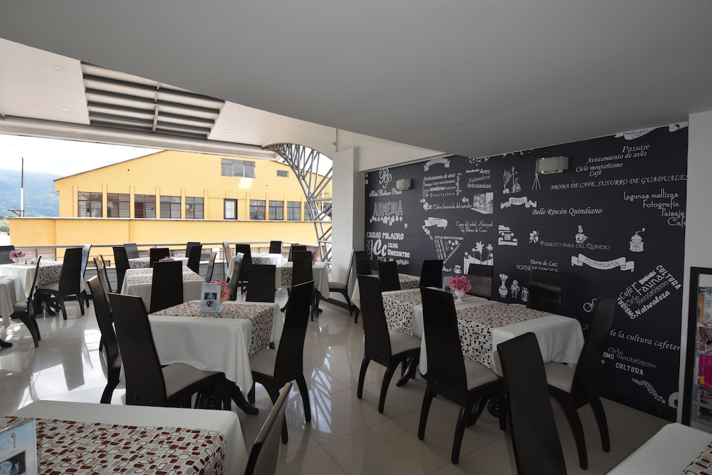 Hotel Bolivar Plaza 48/61