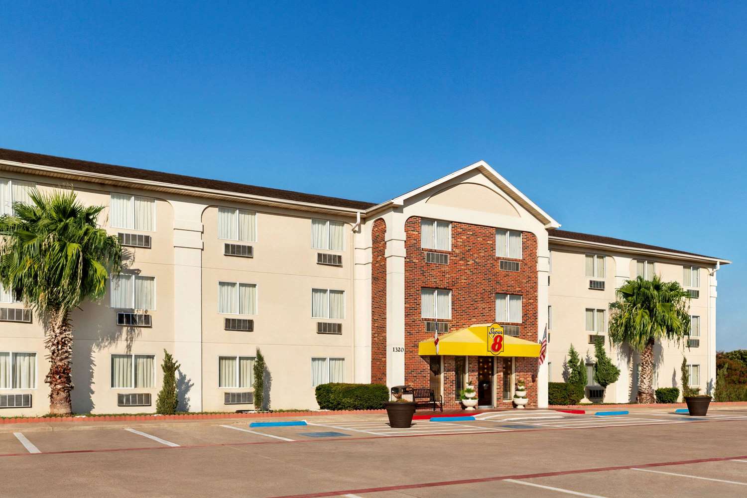 Super 8 by Wyndham Waco University Area 21/24