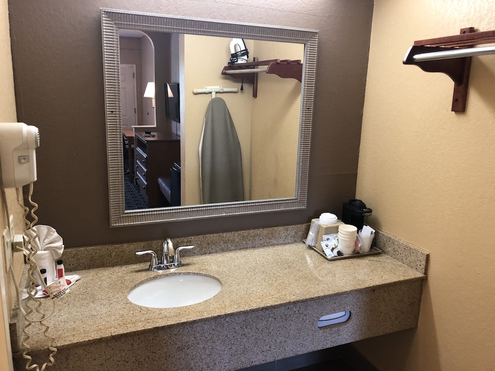 Days Inn By Wyndham Columbus 26/54