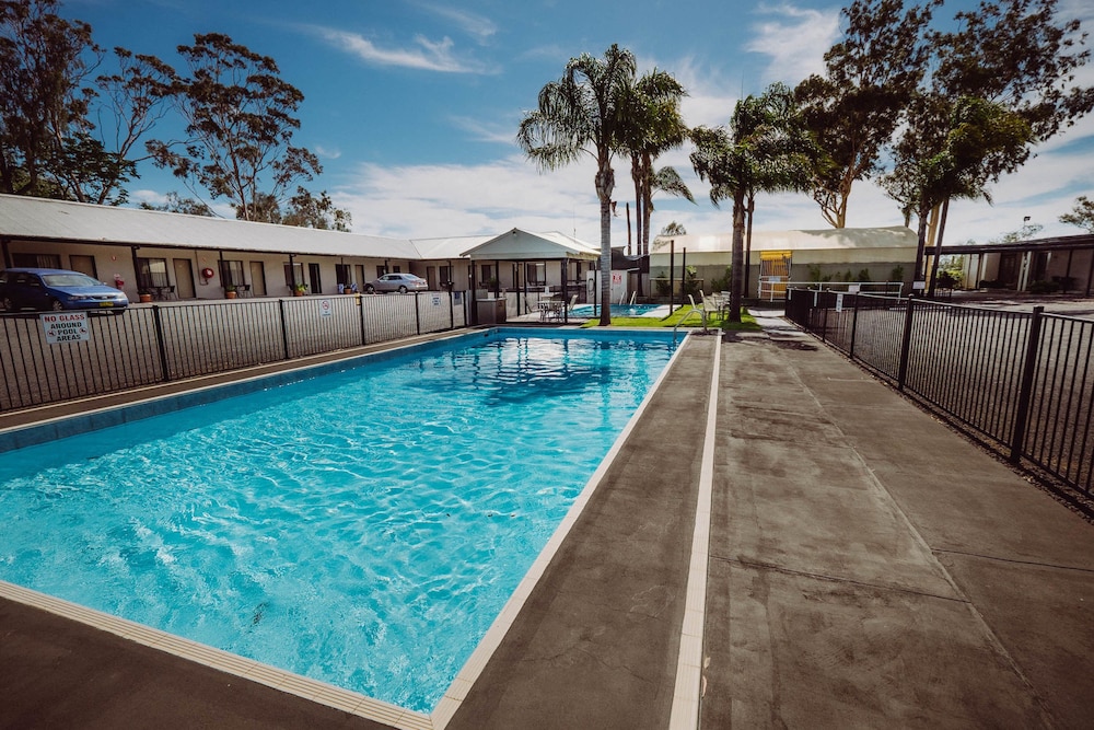 ARTESIAN SPA MOTEL 35/48