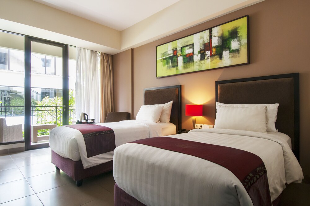 100 Sunset Hotel Kuta 24/66