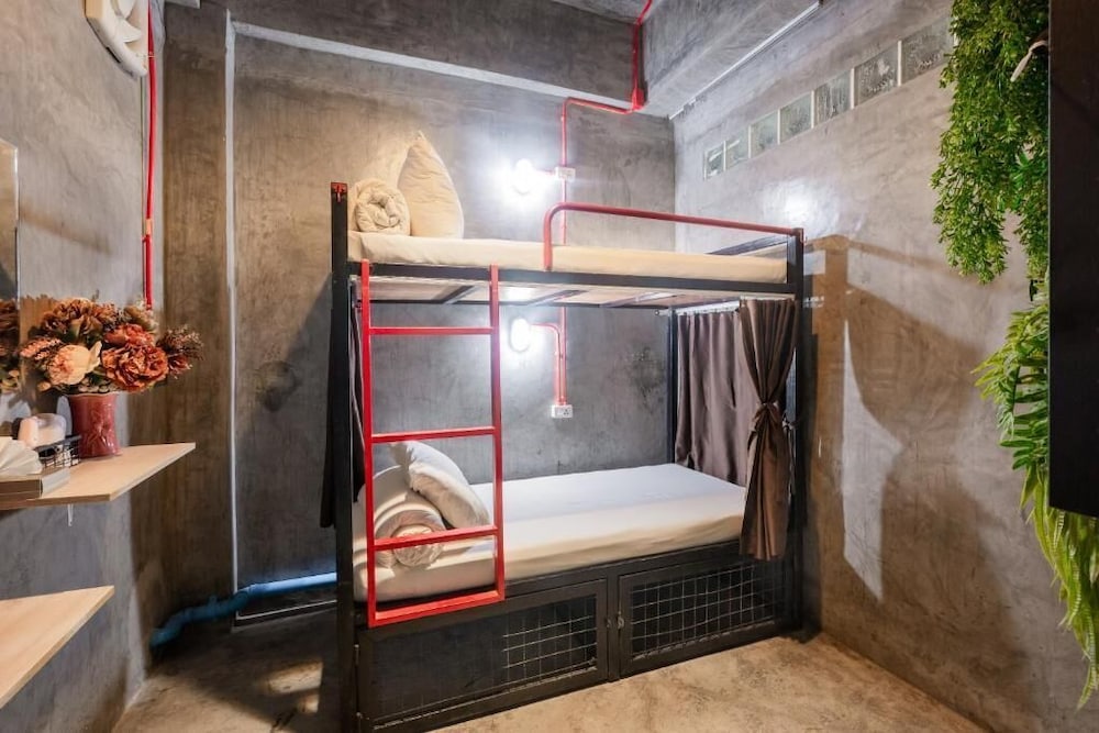 Sleeper Hostel 20/50