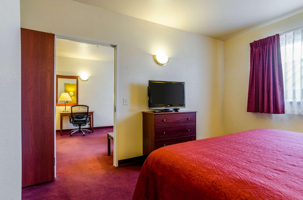 Holiday Inn Express Wichita North - Park City 20/38