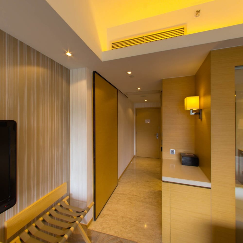 HYATT REGENCY HONG KONG SHA TIN 6/69