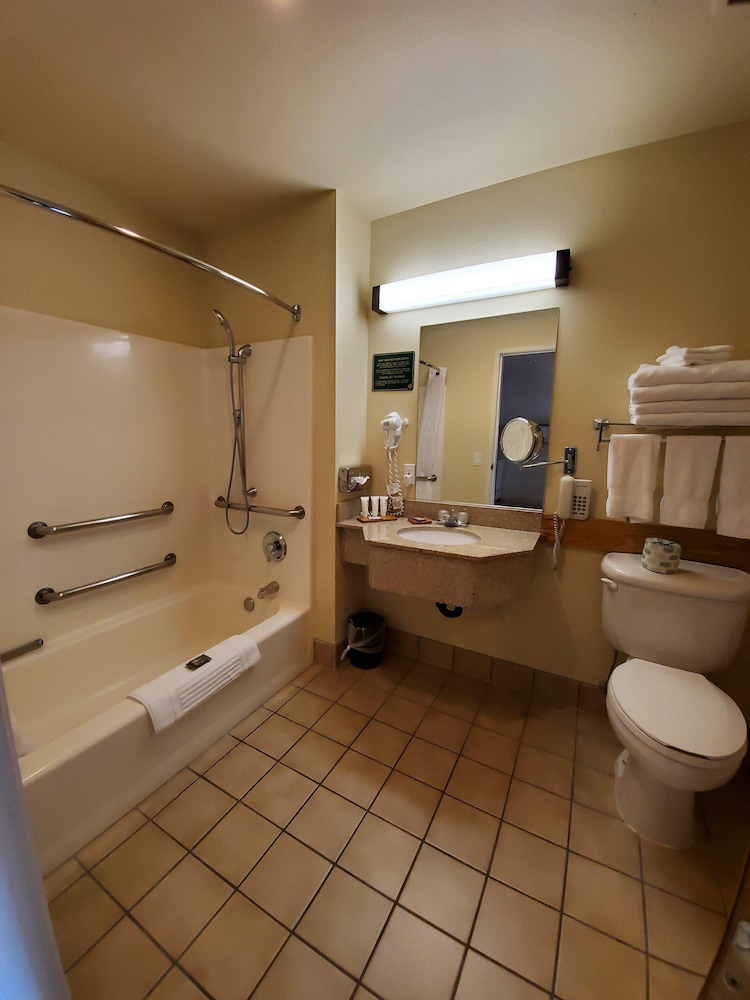 Country Inn & Suites by Radisson, Bend near Pilot Butte 45/50