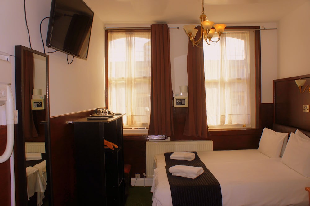 Plaza London Hotel 42/60