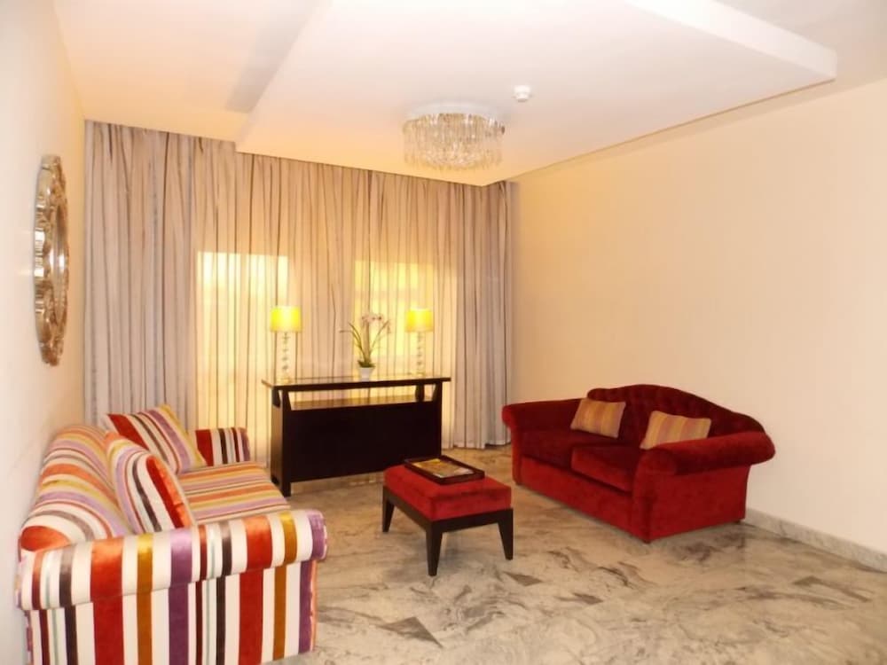 Grand Towers Hotel 34/50
