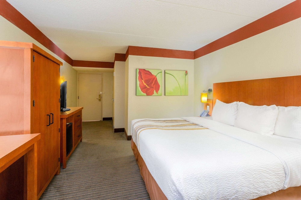 Spark by Hilton Charlotte Airport North 14/37