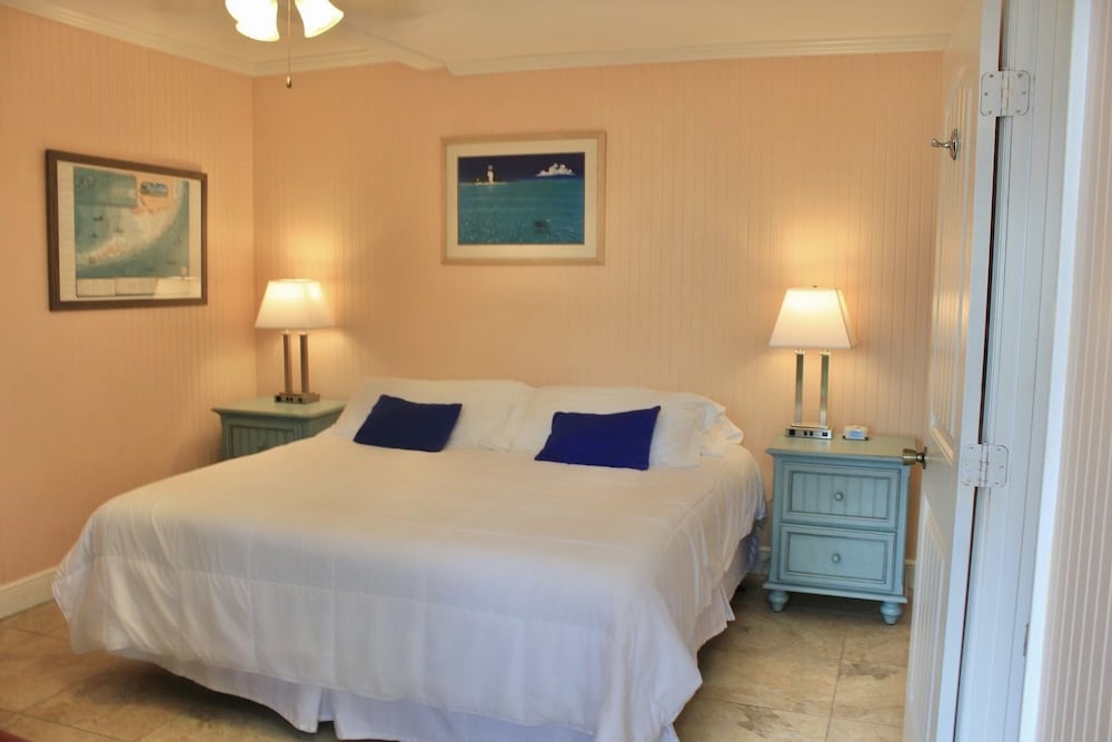 Room, King Bed, Bay View