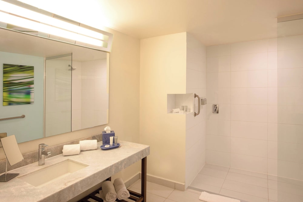 Standard, 2 Queen Beds, Courtyard by Marriott Queretaro 2/3