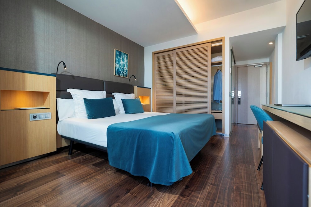 DELUXE, DOUBLE BED, SEA VIEW