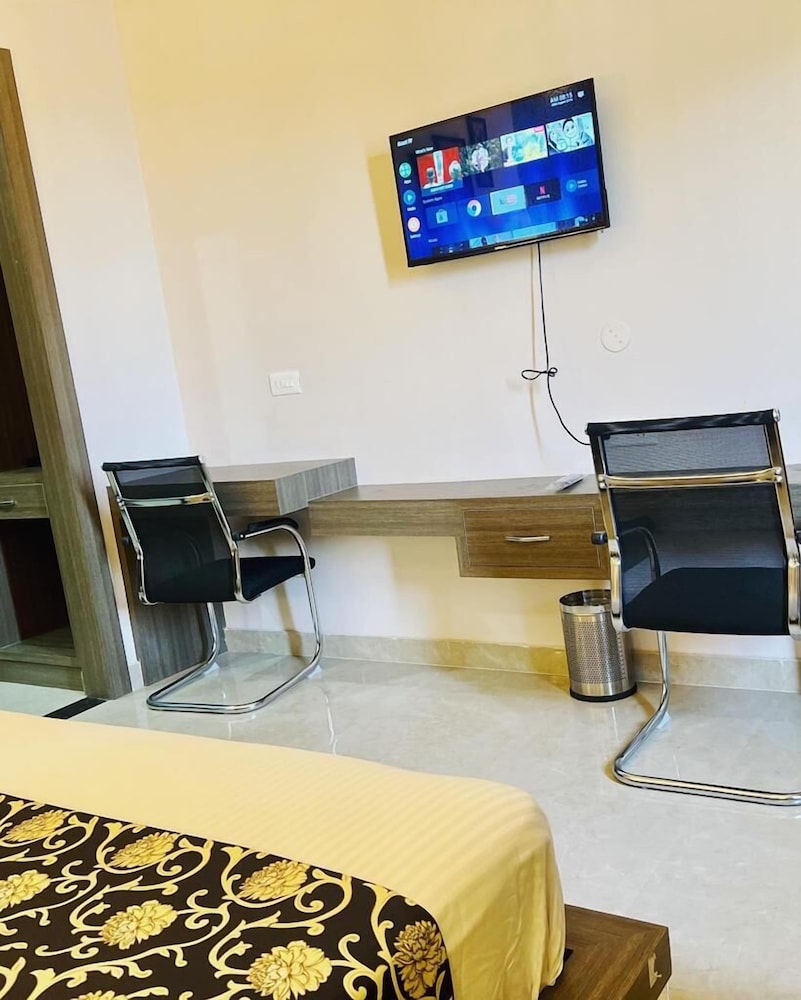 R.G Bilkha Hotel and Resorts 31/47