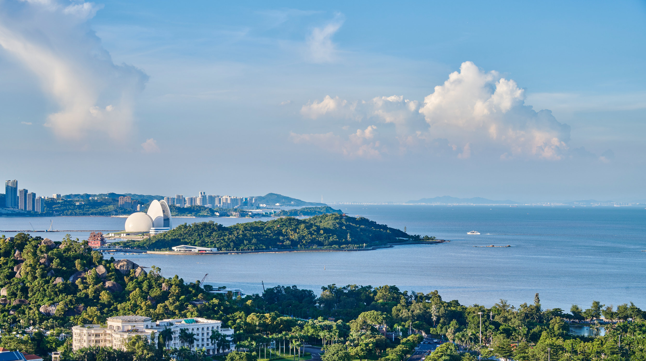 Crowne Plaza Zhuhai City Center 71/78