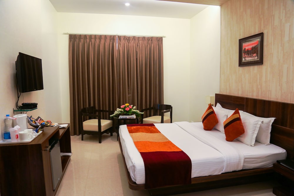 SAPNA CLARKS INN 27/47