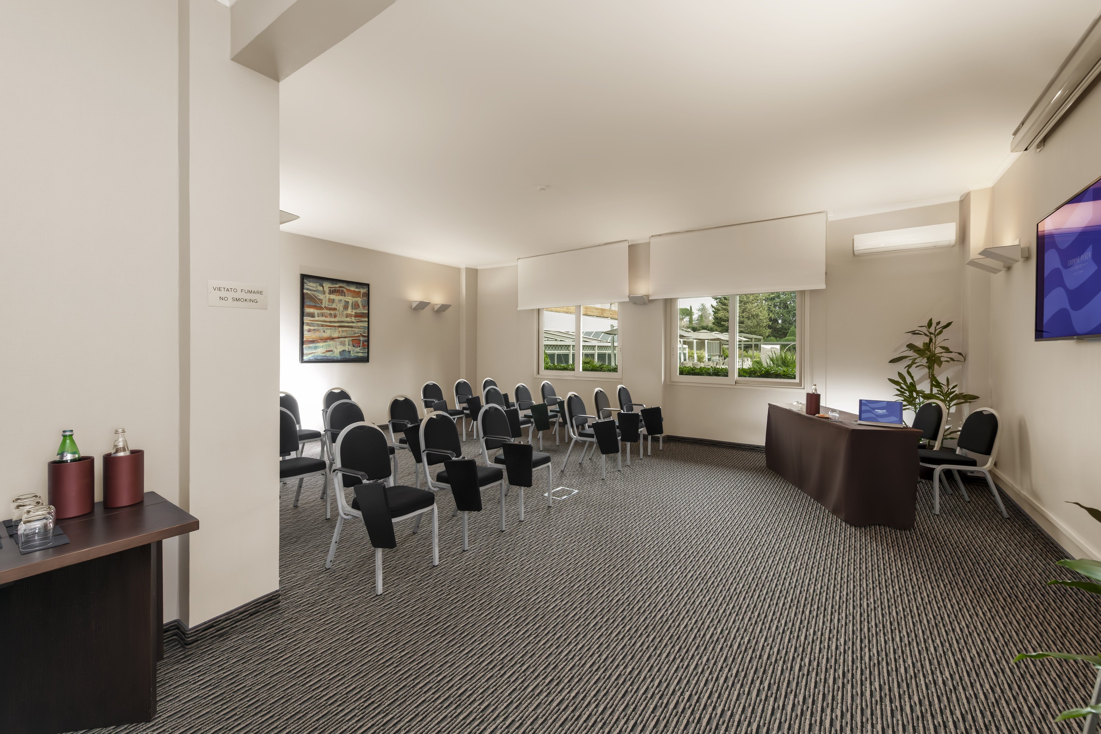 Crowne Plaza St Peter S 55/77