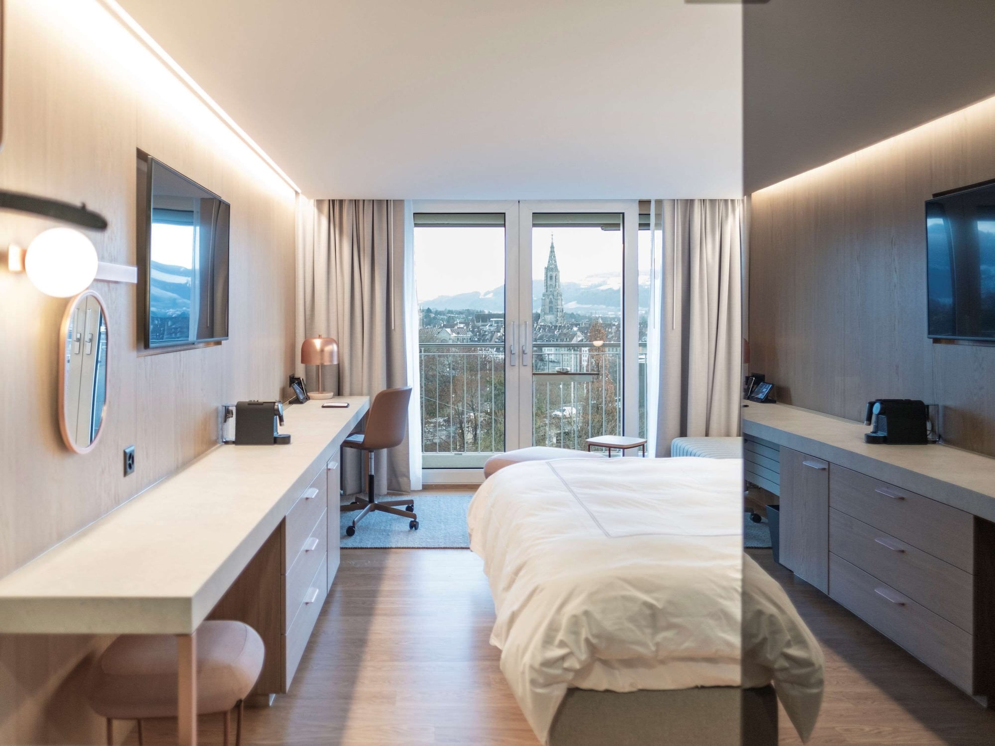Swiss Advantage, King Bed, Small Balcony، Swissotel Kursaal Bern 3/6