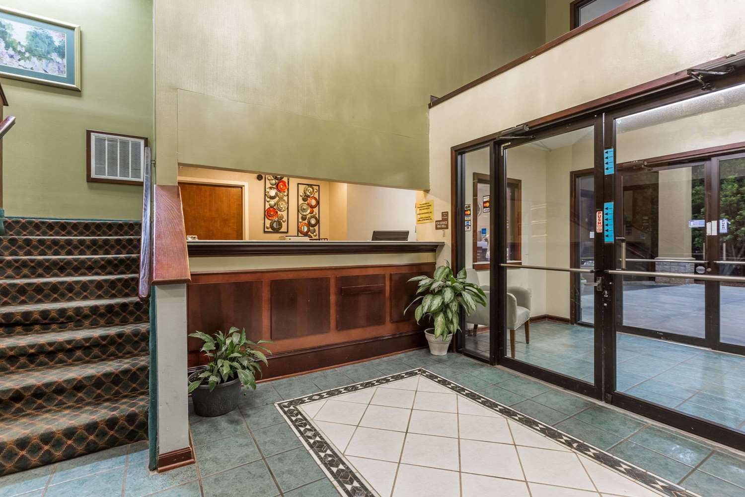 Super 8 by Wyndham Piedmont Greenville Area 3/10