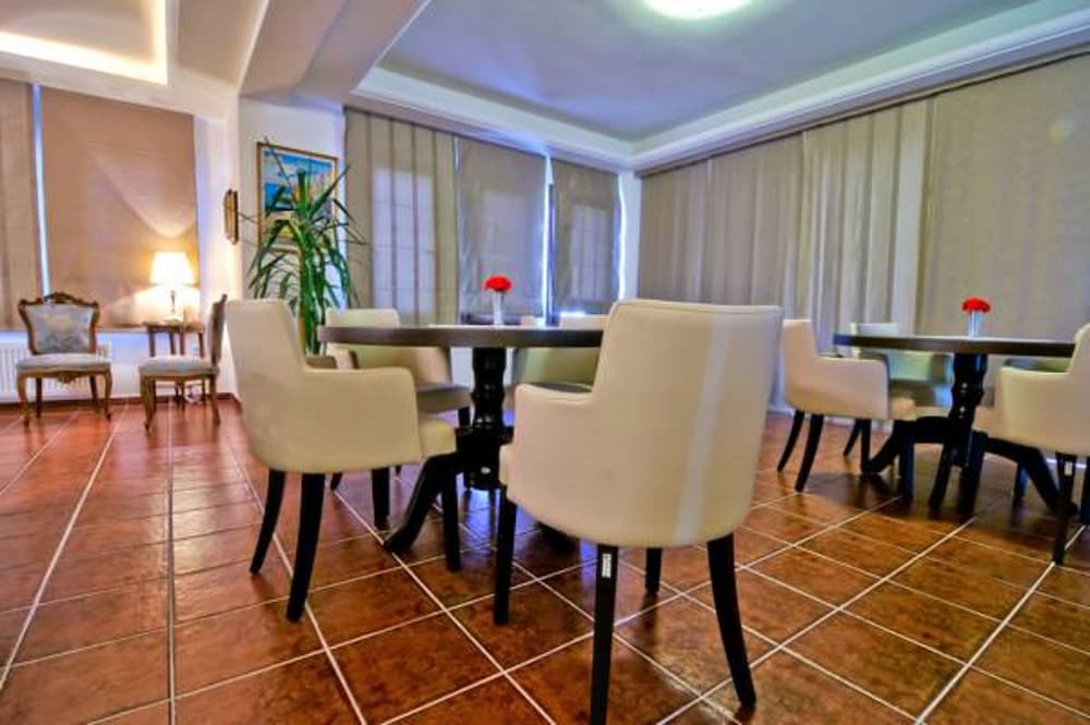 Petradi Hotel 54/75